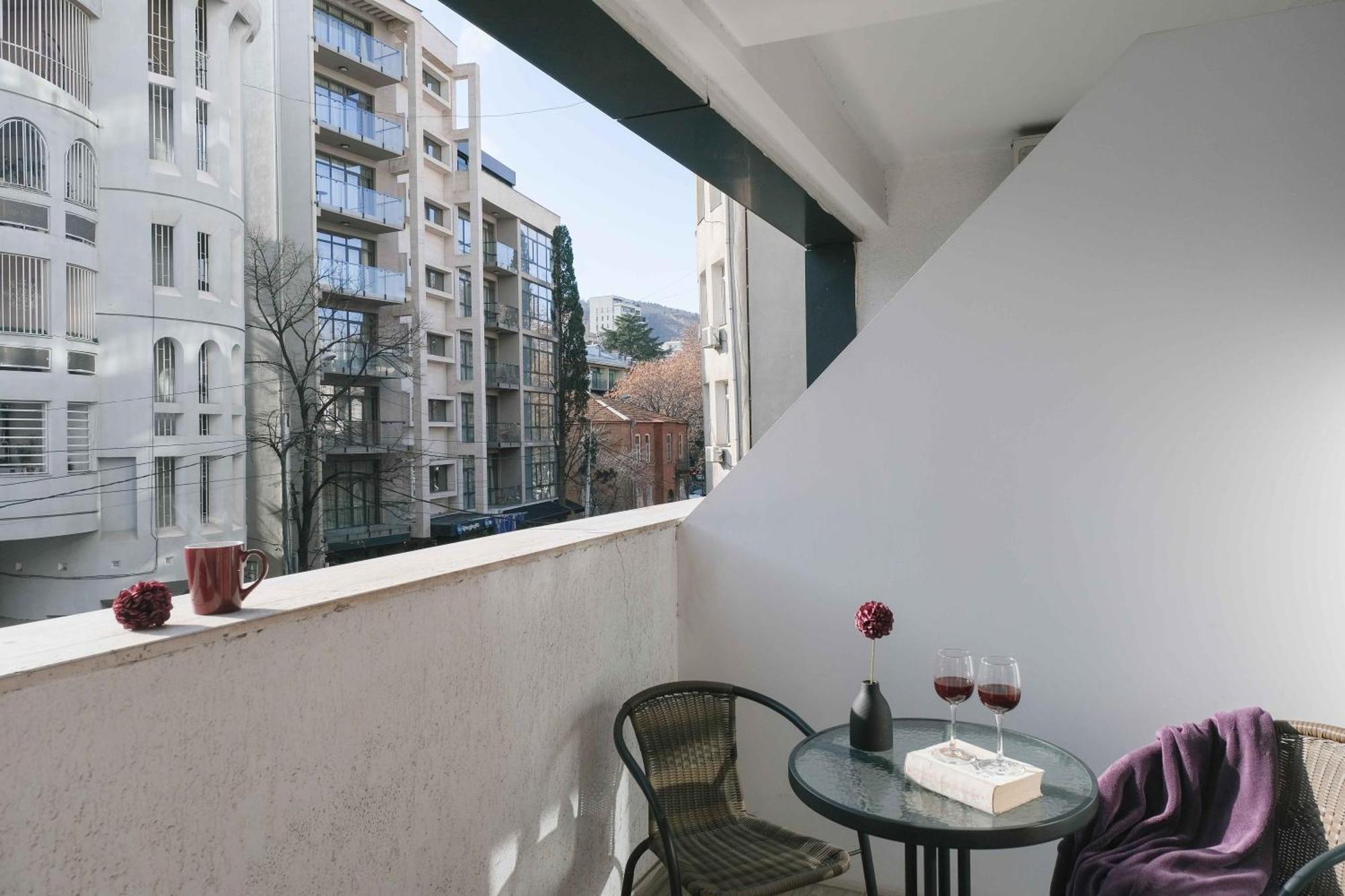 Round Garden Hotel Tbilisi Exteriör bild